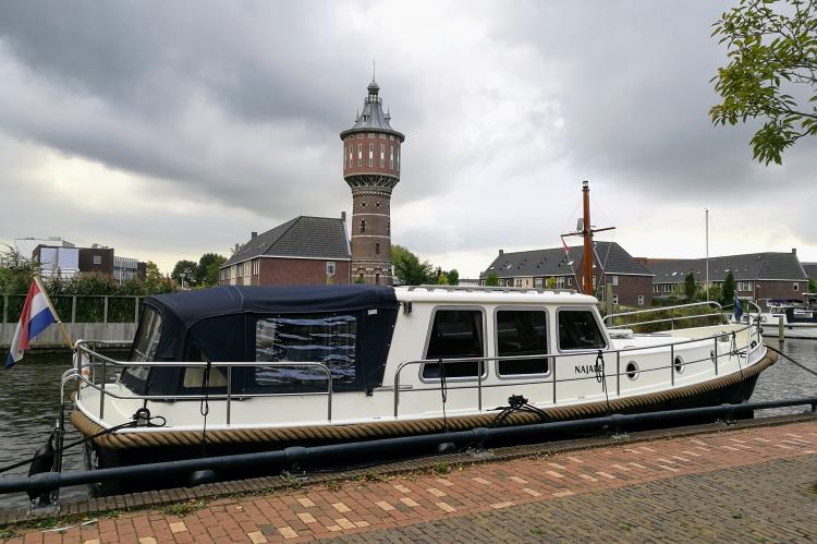 Stahlkajütboot