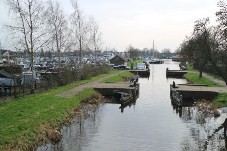 Jachthafen De Domp links im Hintergrund